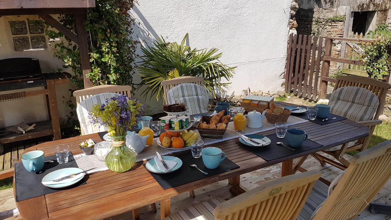 La Belmontaise Bed & Breakfast Beaumont-sur-Sarthe Exterior photo